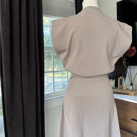 ZARA Elegant Grey Knit Dress - Picture 3 of 4